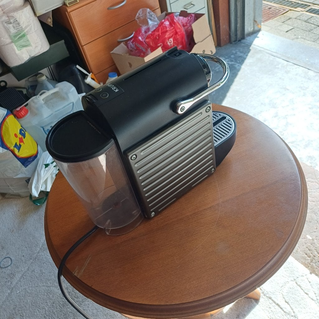 A vendre machine a café nespresso krups, Electroménager, Cafetières, Machine à espresso, Comme neuf, Enlèvement, Dosettes et capsules de café