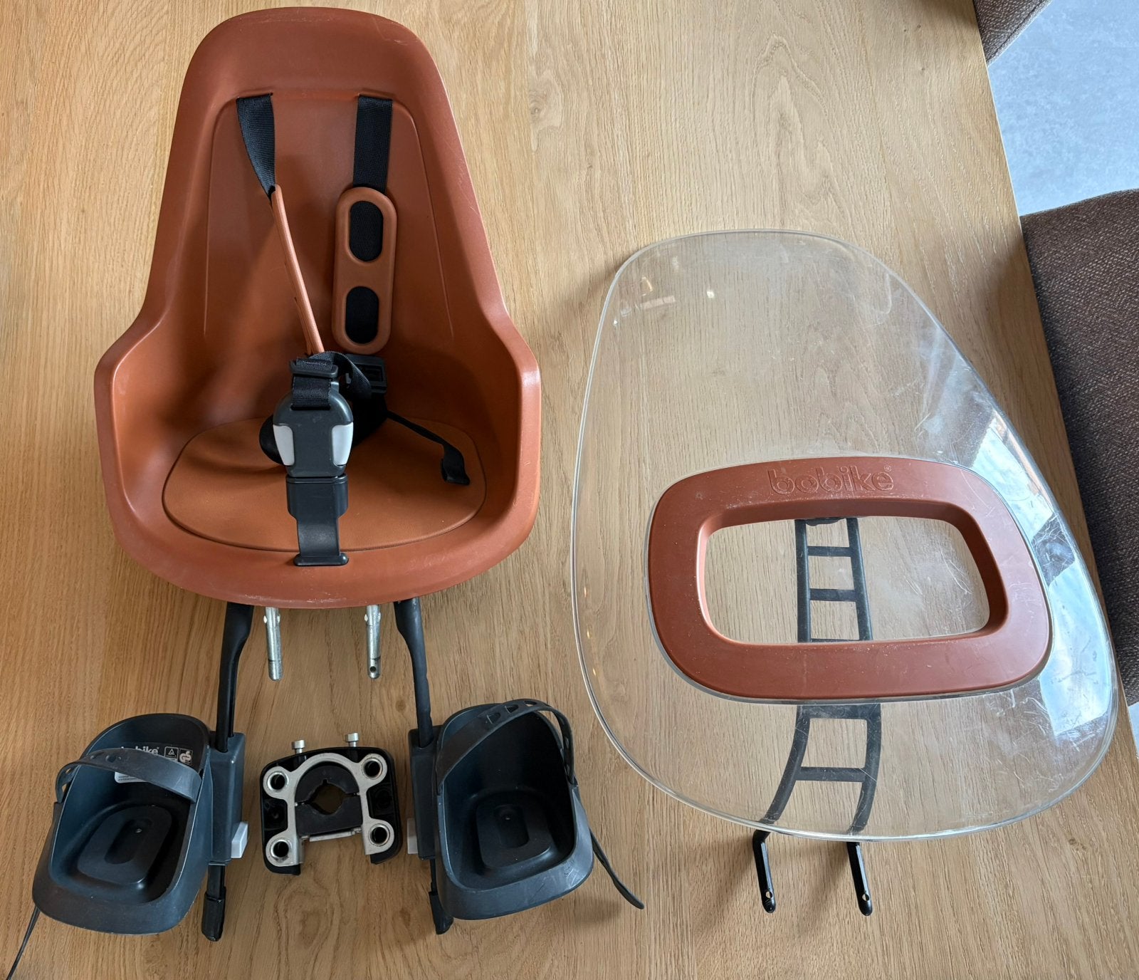 Bobike One Mini met windscherm, Fietsen en Brommers, Fietsaccessoires | Fietsstoeltjes, Ophalen, Voetsteuntjes, Zo goed als nieuw