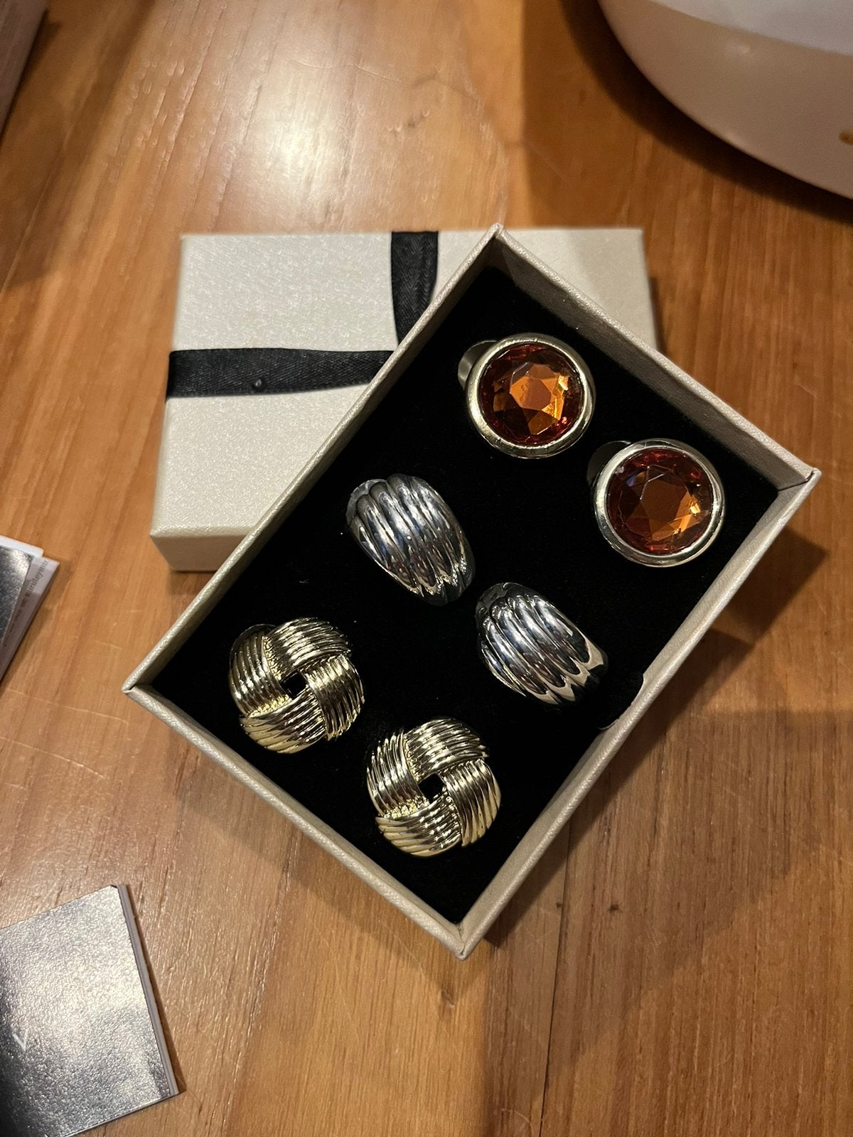 Lot de 3 clips auriculaires AVON (neufs), Enlèvement ou Envoi, Neuf, Autres matériaux