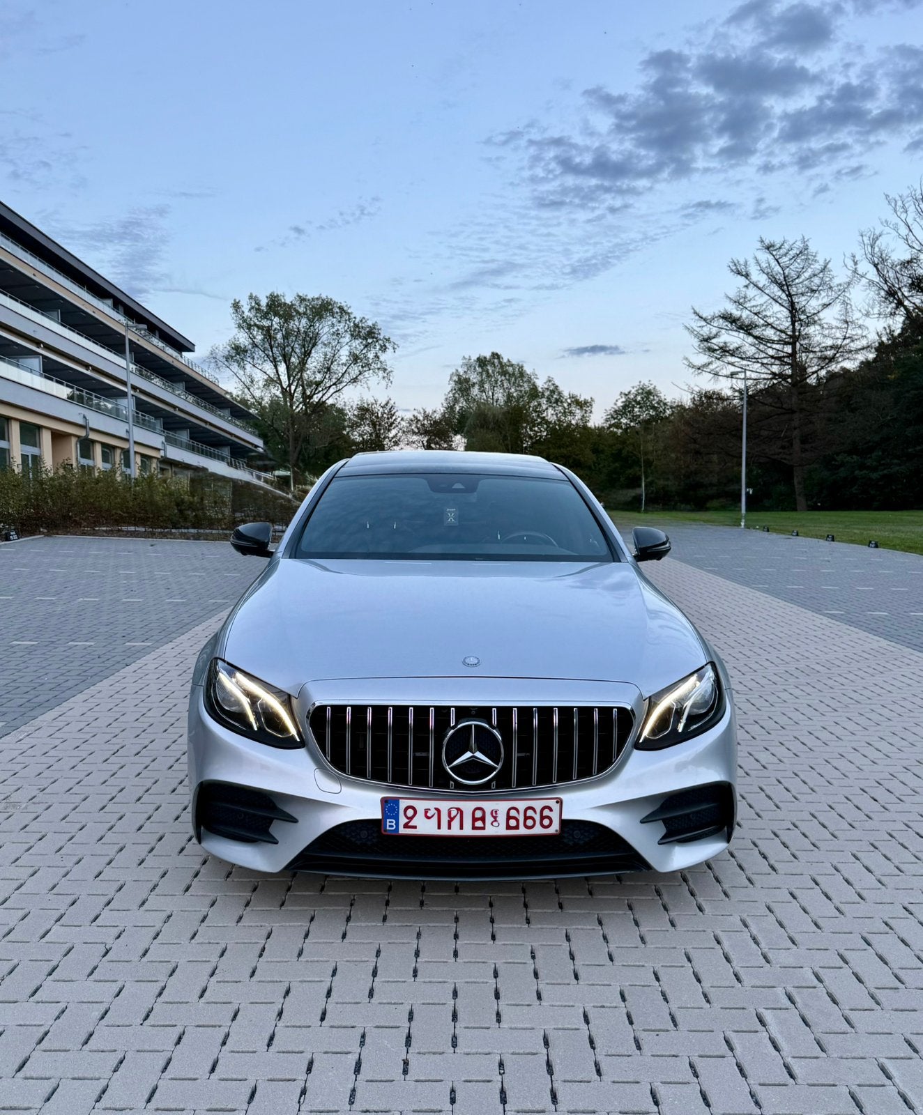 Merceded Classe E 200 pack AMG Look 63 AMG, Autos, Cuir, Argent ou Gris, Achat, Euro 6