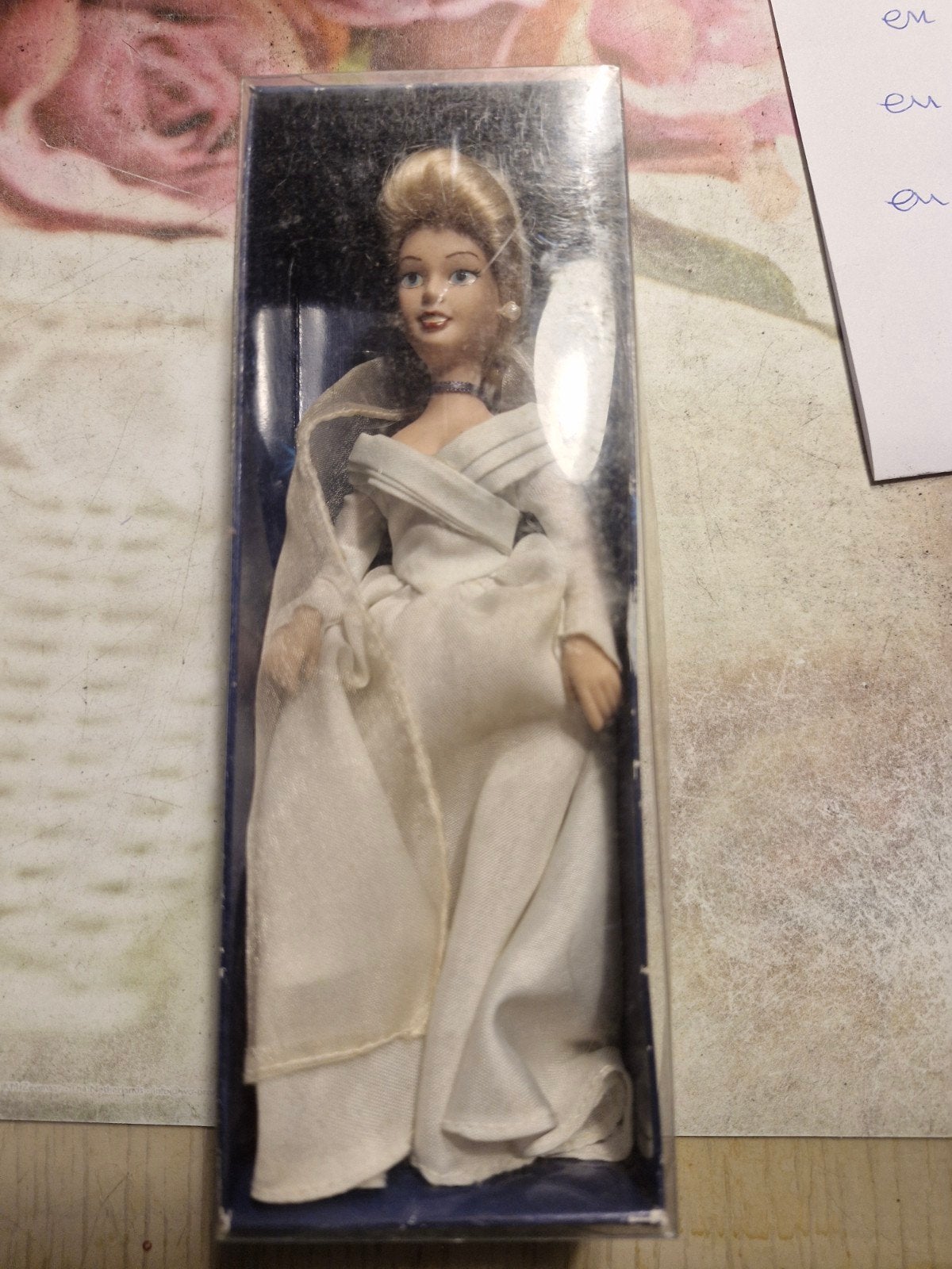 nouvelke piupee porcelaine disney cendrillon en robe de mari, Enlèvement ou Envoi, Neuf