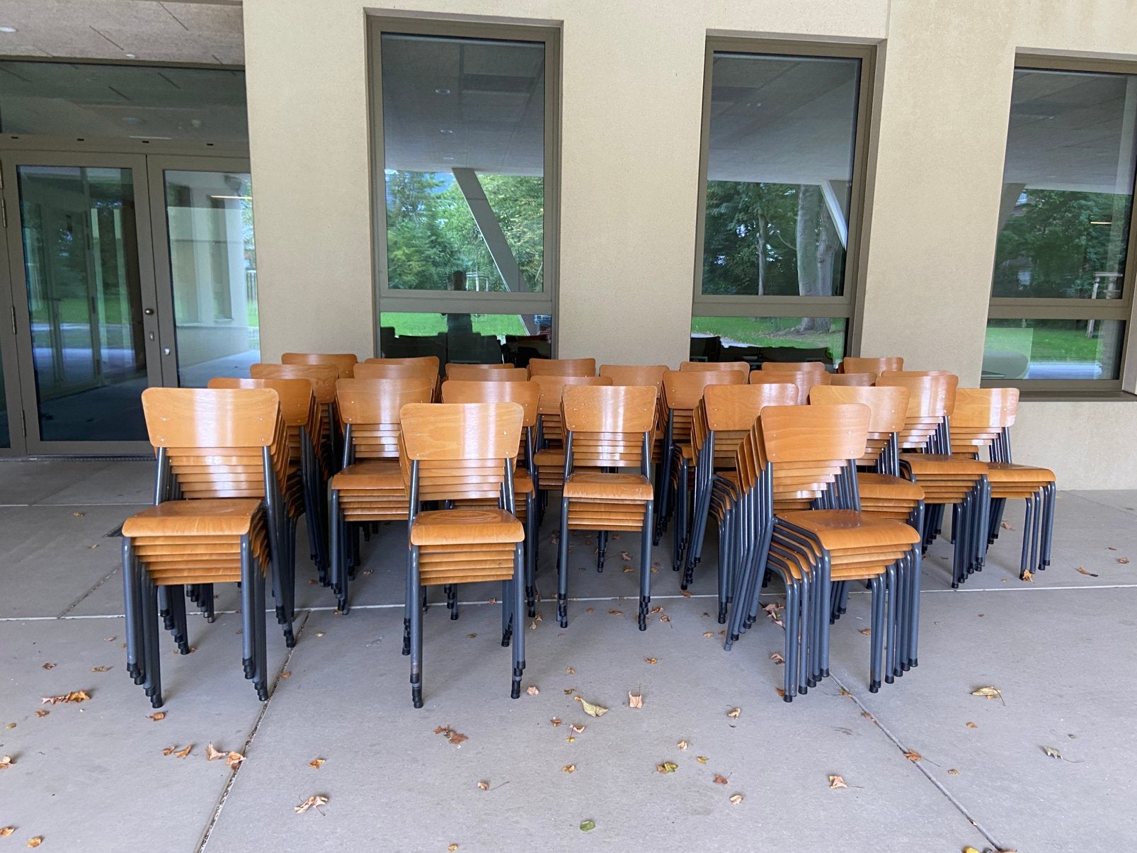 Oude school stoelen, Ophalen, Gebruikt, Bruin, Vijf, Zes of meer stoelen