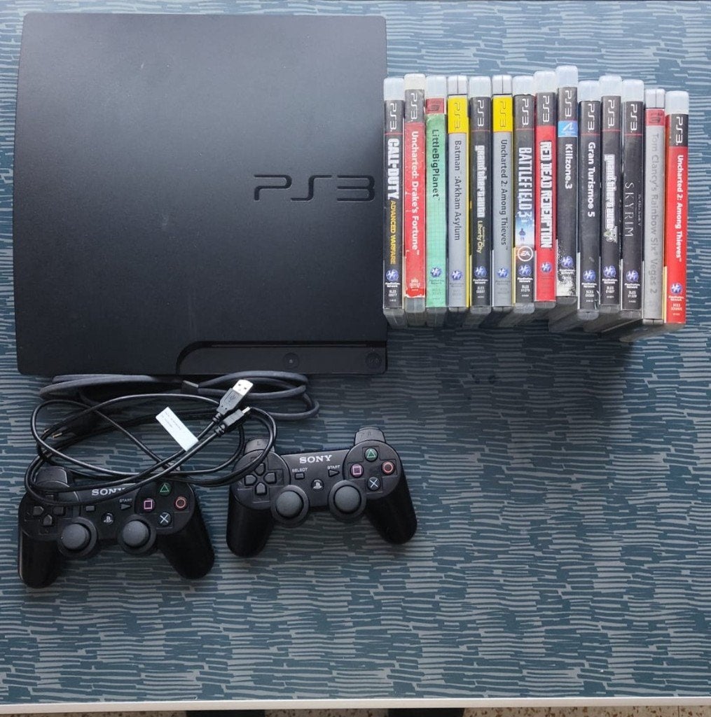 PS3 console + 2 controllers + games, Met games, Met 2 controllers, Ophalen of Verzenden, Zo goed als nieuw