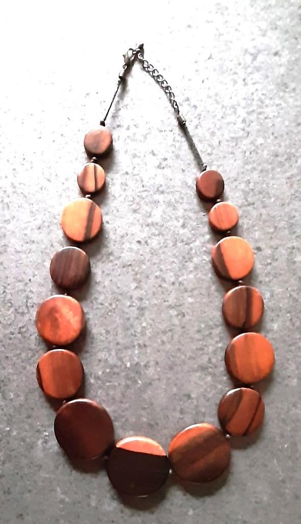 Te koop: Leuk geschenk mooie houten ketting., Handtassen en Accessoires, Kettingen, Ophalen, Overige materialen, Verstelbaar, Bruin