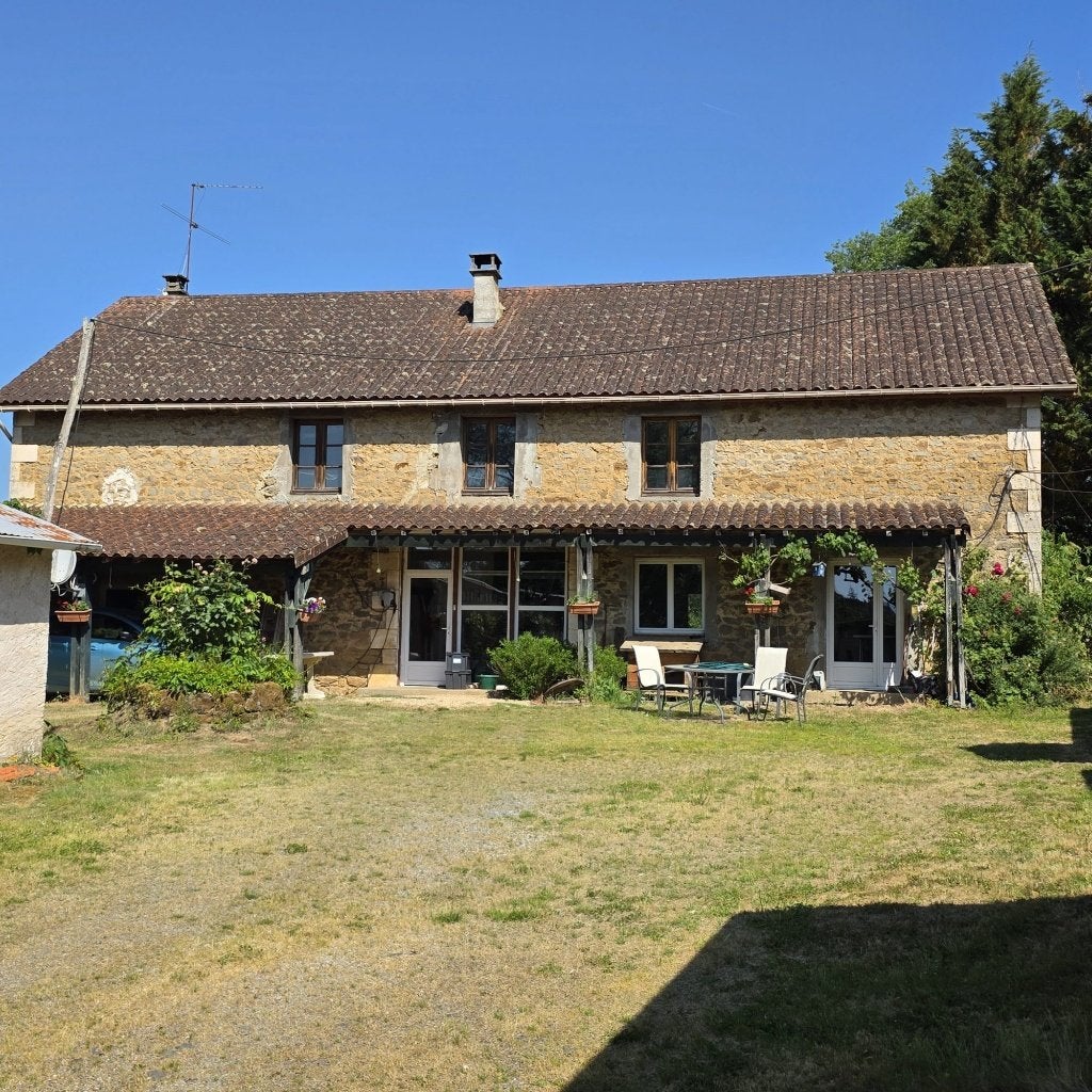 2 huizen + schuren op 2,5 ha — 218 m², Immo, 218 m², Landelijk, 5 kamers, Frankrijk