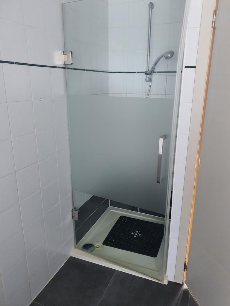 Douchecabine, moet dringend weg, Ophalen