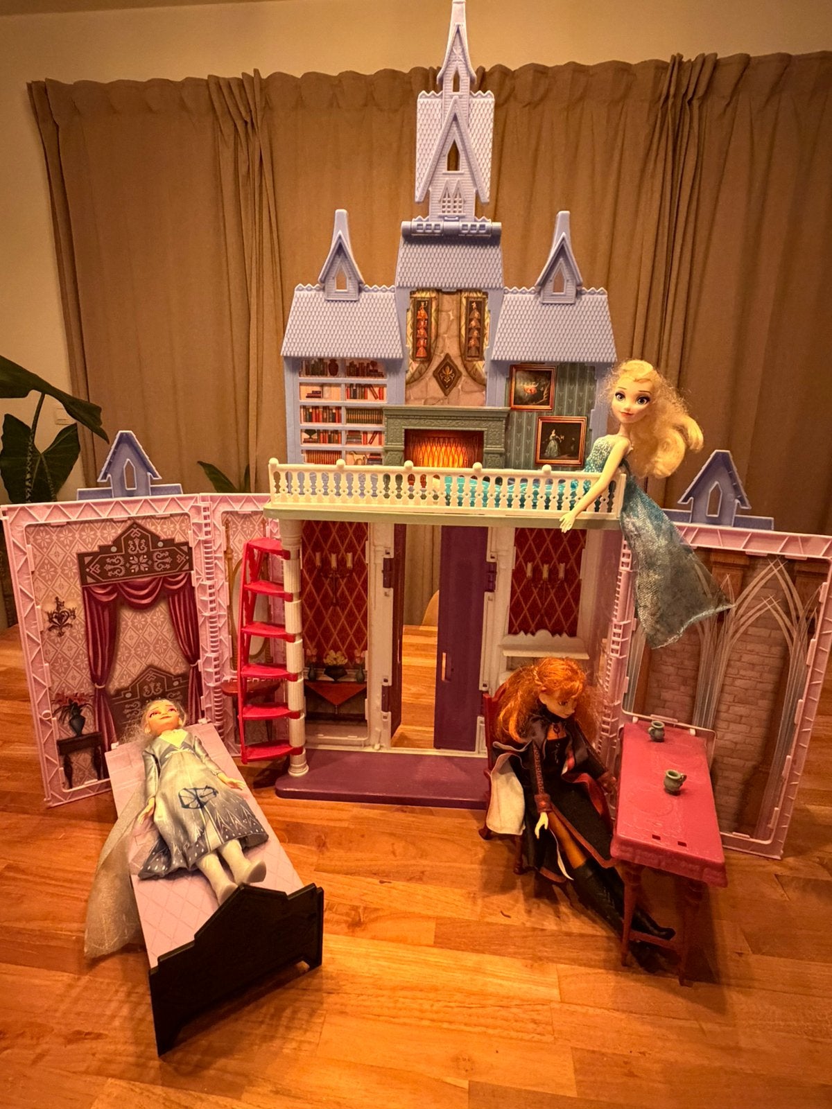 Frozen kasteel om mee te nemen, Ophalen, Zo goed als nieuw, Poppenhuis