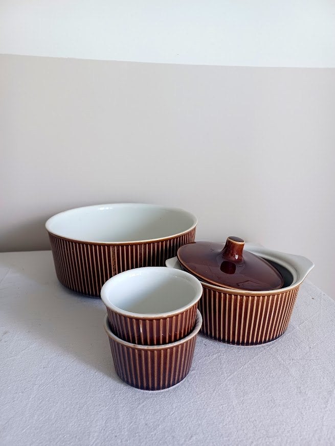 Villeroy & Boch. Brown Ribbed. 4‑delige set. ’70, Huis en Inrichting, Keuken | Servies, Ophalen of Verzenden, Zo goed als nieuw