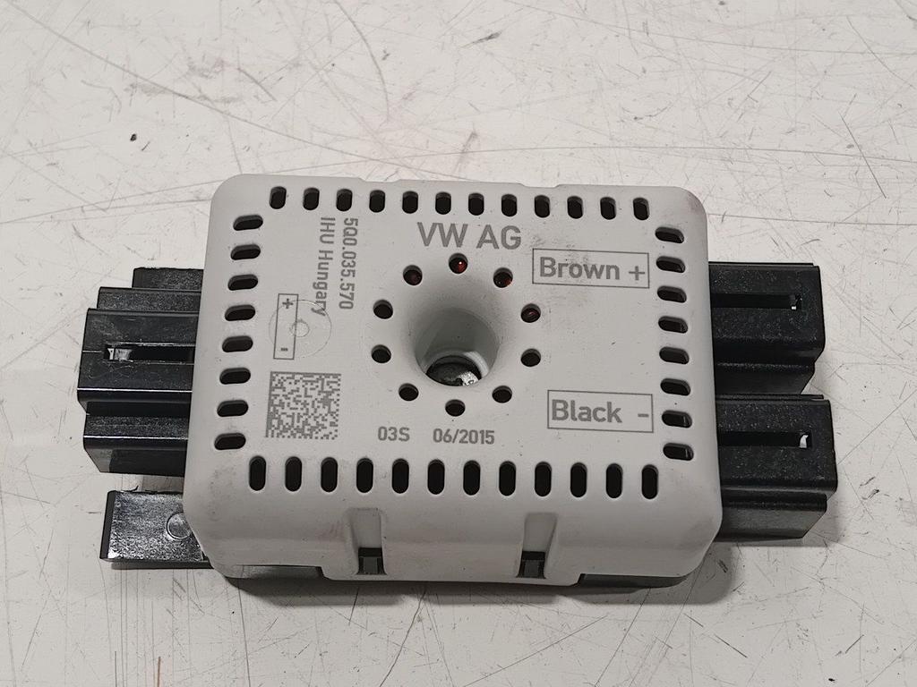 Antenne versterker Volkswagen Golf, Autos : Divers, Autoradios, Enlèvement ou Envoi, Van der Ven Autorecycling B.V., Onderdelen@venauto.nl
