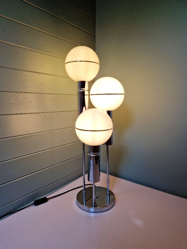 Space Age-lamp in verchroomd metaal en opaline globe, 1970, Ophalen of Verzenden