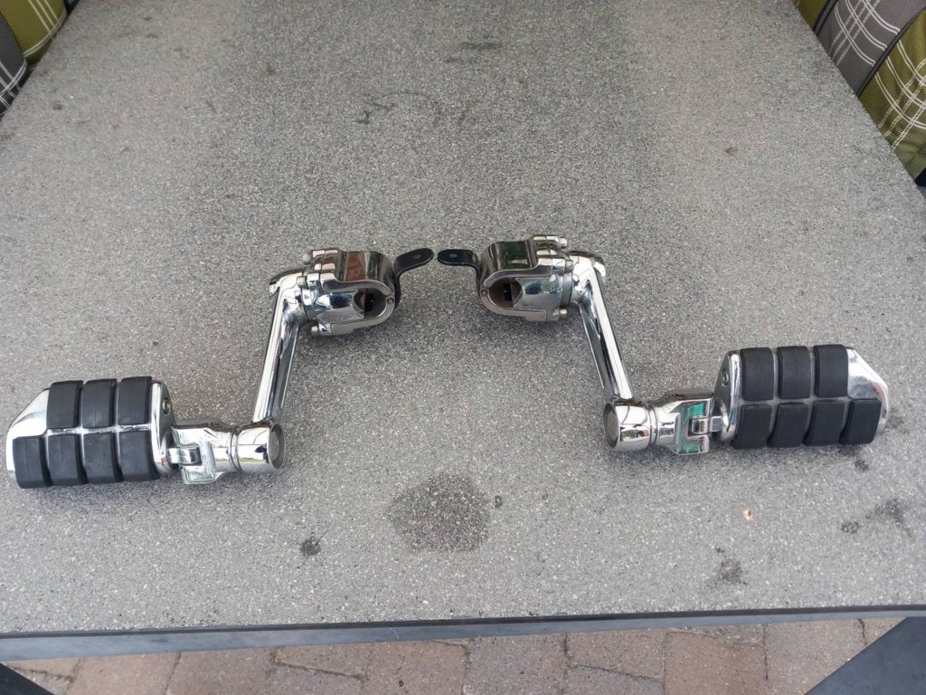 Voetsteunen voor Goldwing, Ophalen