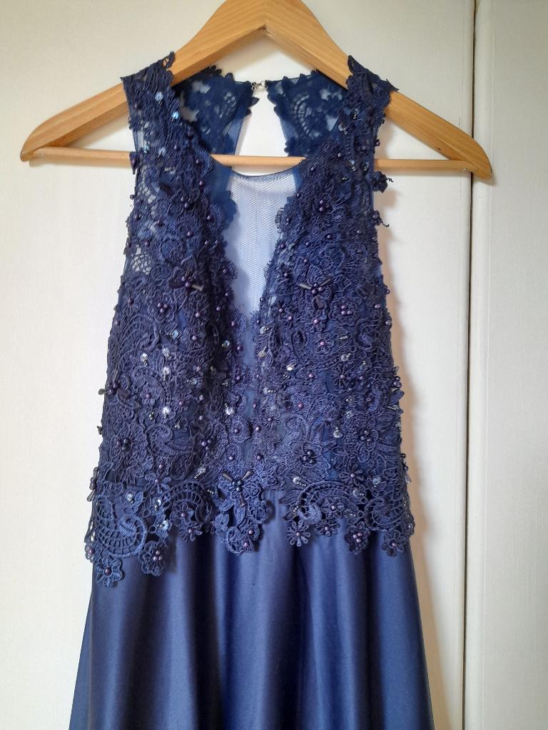 mooie lange jurk -prom of bruiloft -kant/ marineblauw, Kleding | Dames, Jurken, Ophalen, Zo goed als nieuw, Maat 38/40 (M), Blauw