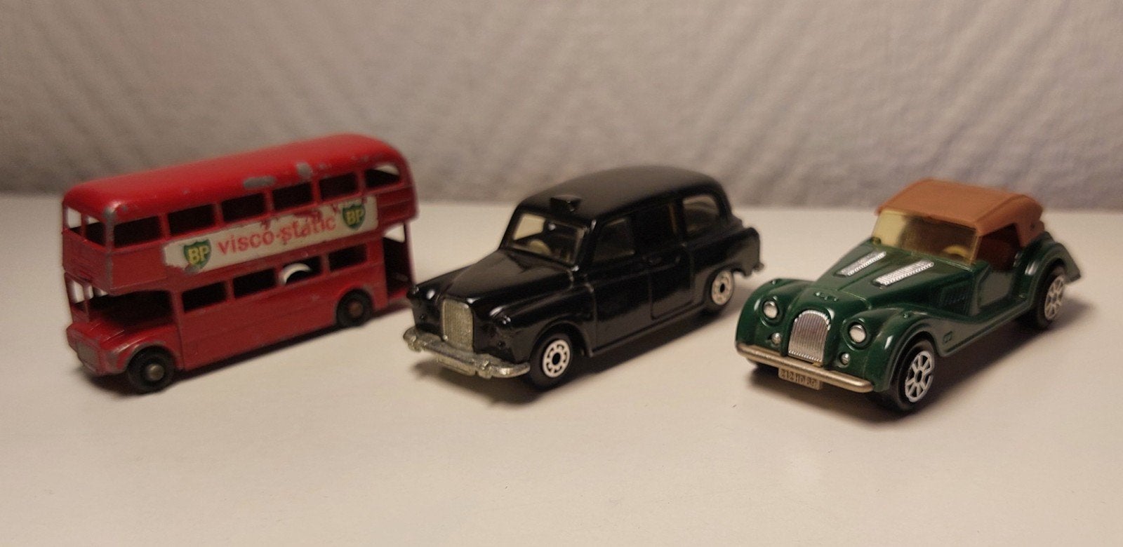 3 voitures miniatures vertes, noires, rouges, Enlèvement ou Envoi