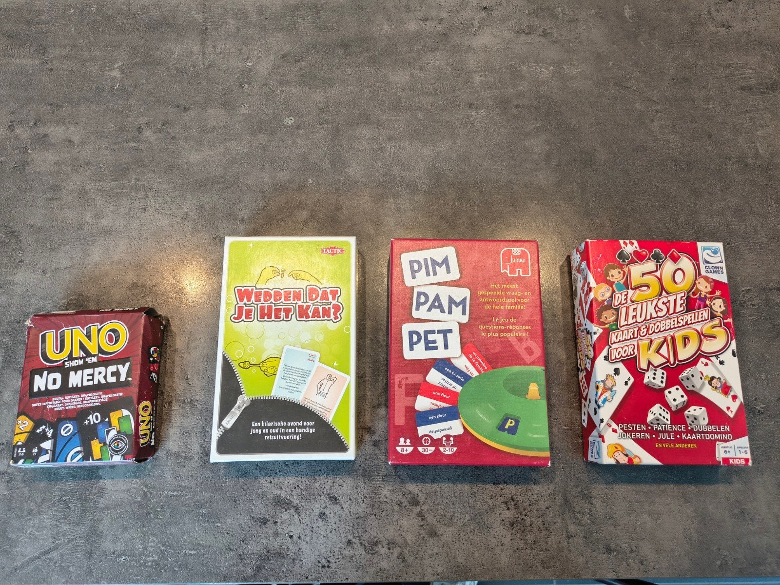 Set van kleine gezelschapsspellen, Ophalen