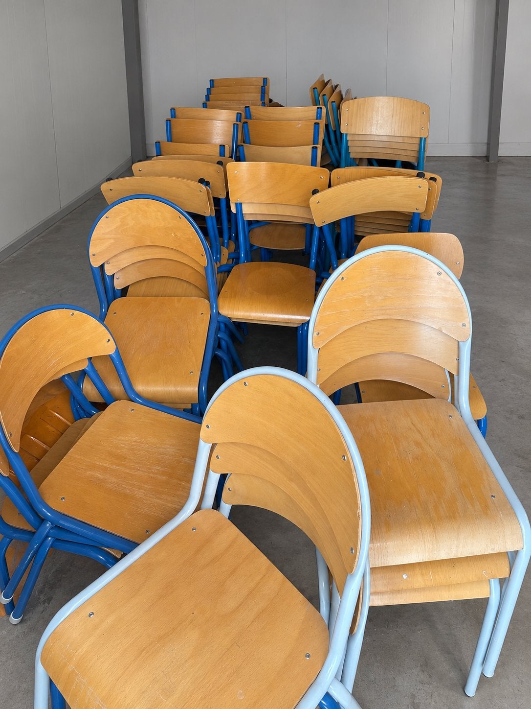 Gros lot de chaises empilables prix cassé, Enlèvement ou Envoi, Comme neuf, Bois, Une