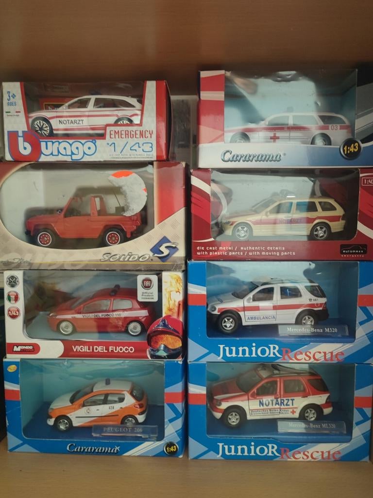 1/43 pompiers ambulance collection camion voiture mercedes, Enlèvement ou Envoi, Comme neuf, Voiture, Autres marques