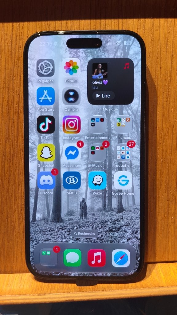 IPhone 16 128Gb avec boîte, câble et 12 coques de protection, Télécoms, 92 %, 128 GB, IPhone 16, Comme neuf