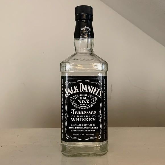 Lege Jack Daniels flessen met dop, Verzamelen, Ophalen, Zo goed als nieuw, Verpakking
