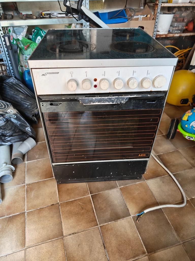 Elektrisch fornuis 3 fasen, Elektronische apparatuur, Kookplaten, Gebruikt, Elektrisch, 4 kookzones, Ophalen