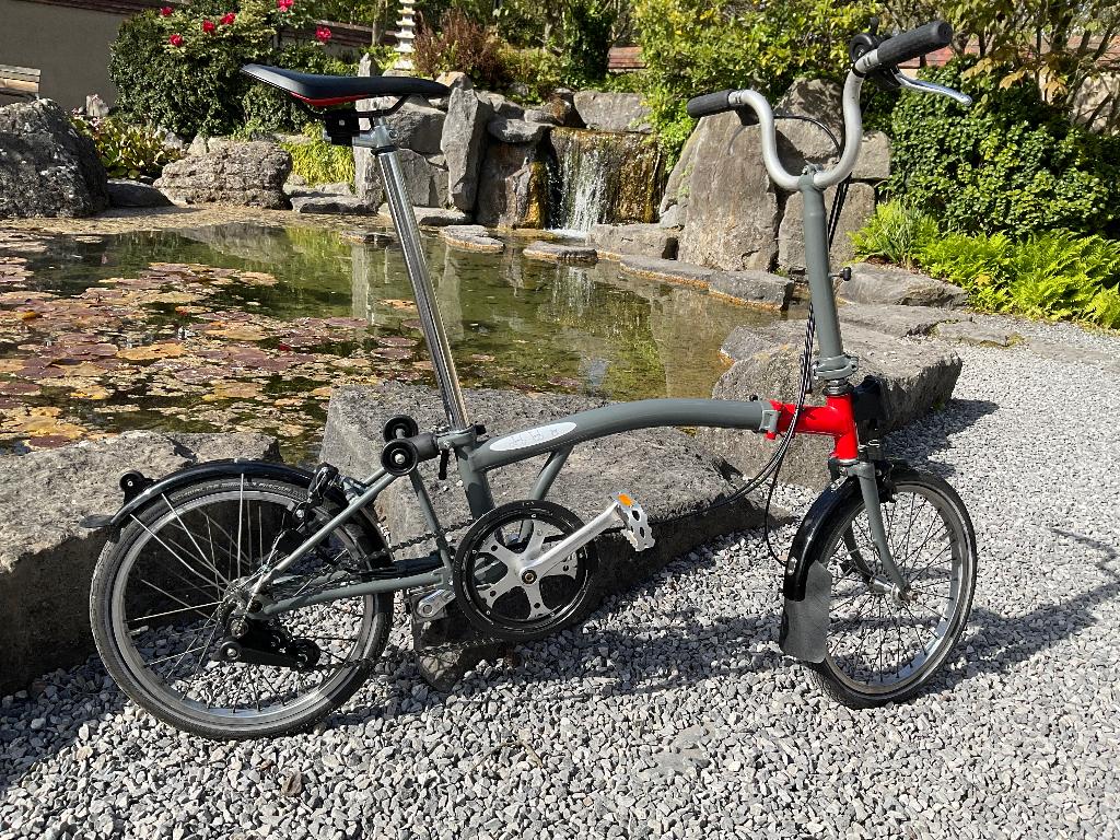 Grijs-rode Brompton-vouwfiets M3L, Vélos & Vélomoteurs, Vélos | Vélos pliables, Comme neuf, Brompton, 16 à 18 pouces, Totalement pliable