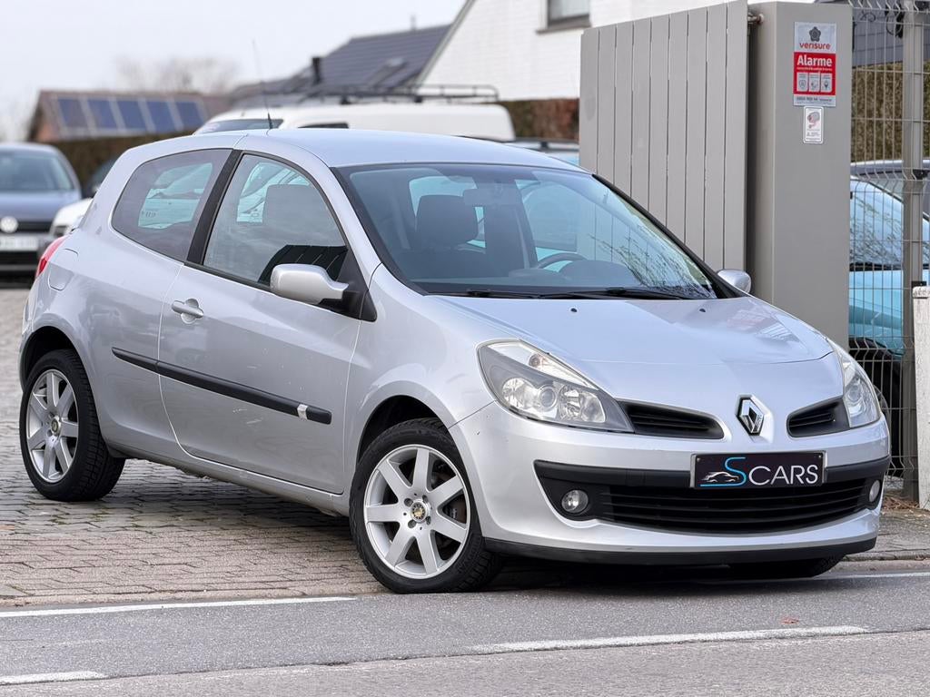 Renault clio 1.6i ** 050.000 km ** Automatiek ** Airco **, Auto's, 82 kW, 4 cilinders, Bedrijf, 5 zetels