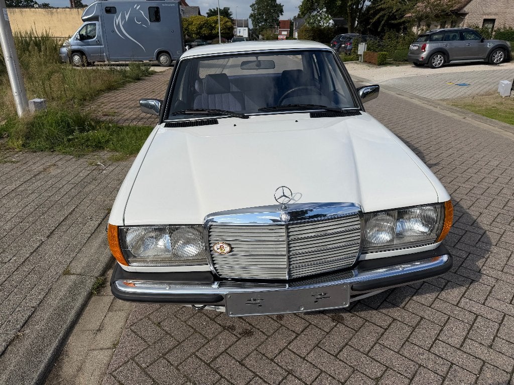 Mercedes 200 D W 123, Autos, Série 200, 4 portes, Boîte manuelle, Bleu