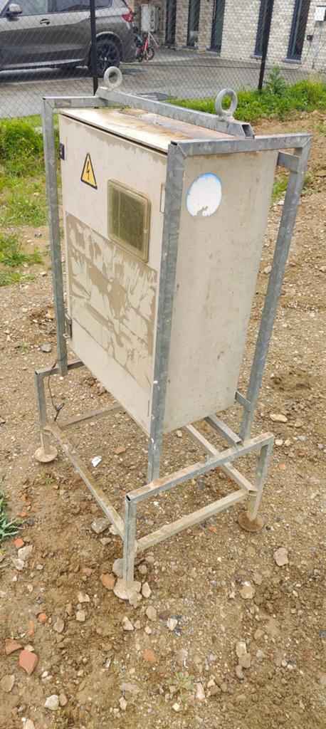 Werfkast 3x400V 32A/16A met omvormer 230V, Ophalen