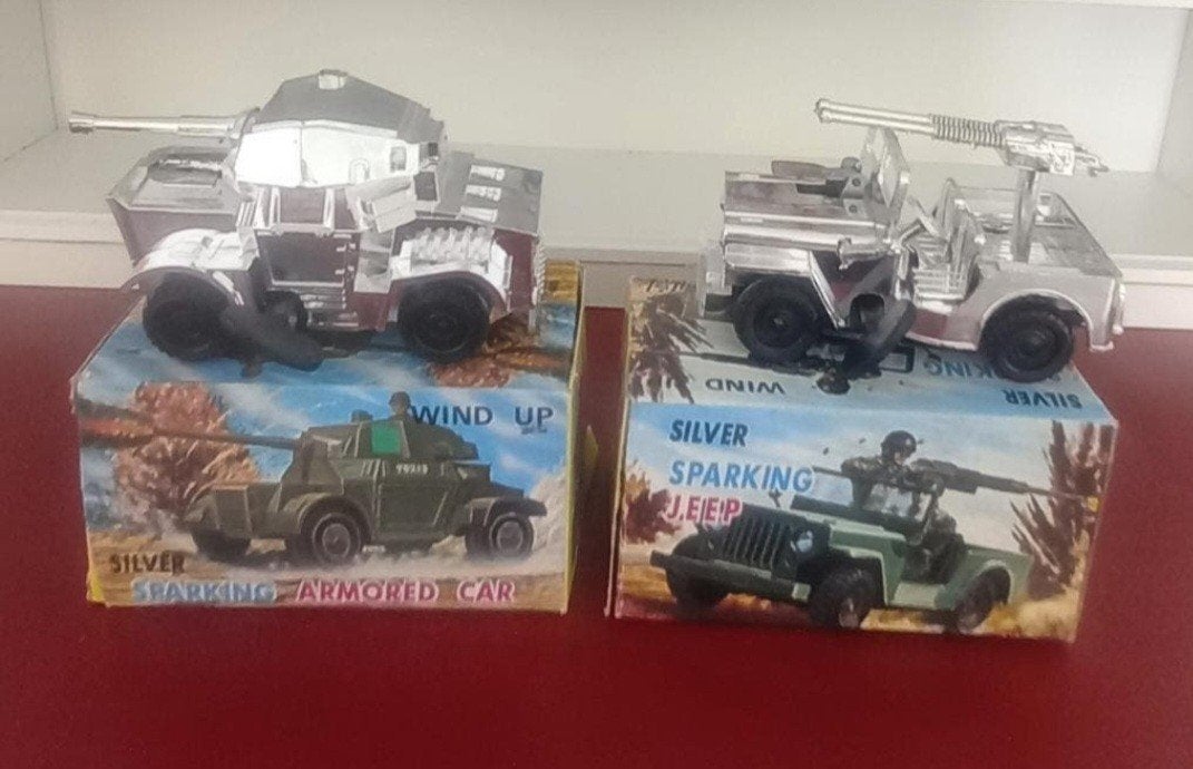 2 militaire voertuigen made in Japan, Ophalen of Verzenden