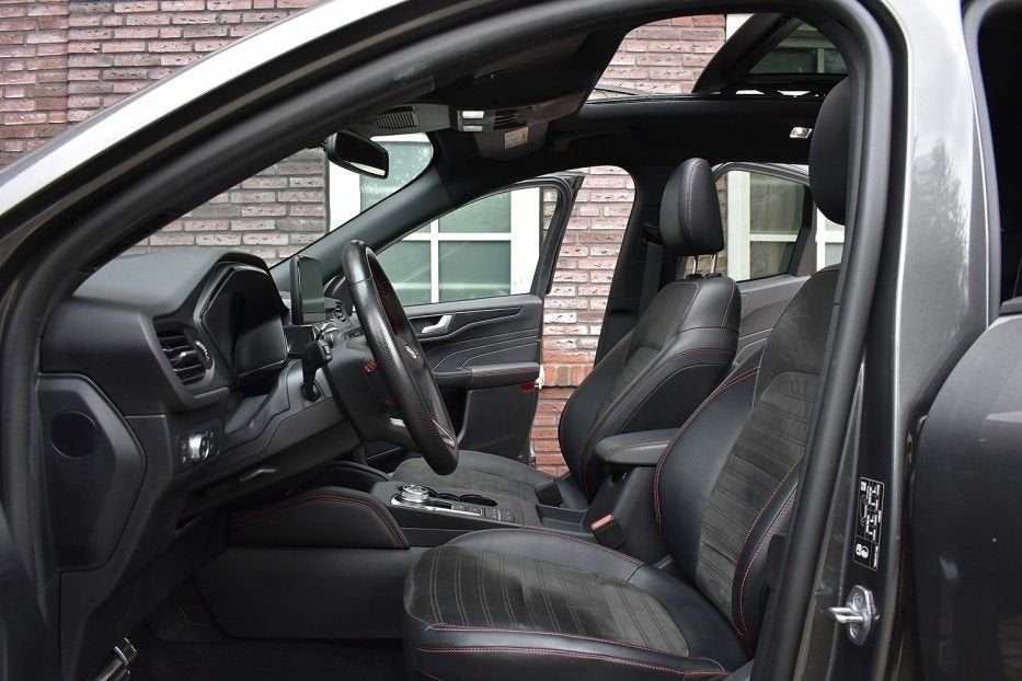 Ford Kuga 2.5 PHEV ST-Line X - Pano - B&O - Trekhaak Wij zij, Automaat, 14 kWh, Zwart, Bedrijf