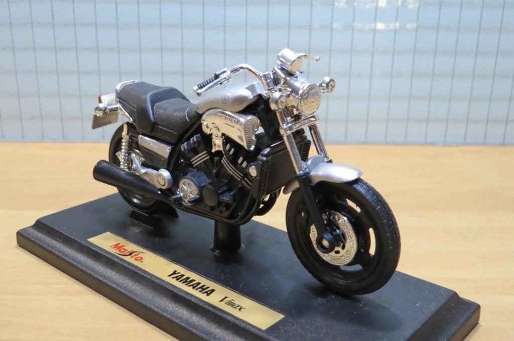Yamaha V-Max zilver 1:18 maisto, Enlèvement ou Envoi, Neuf, Moteur, Maisto
