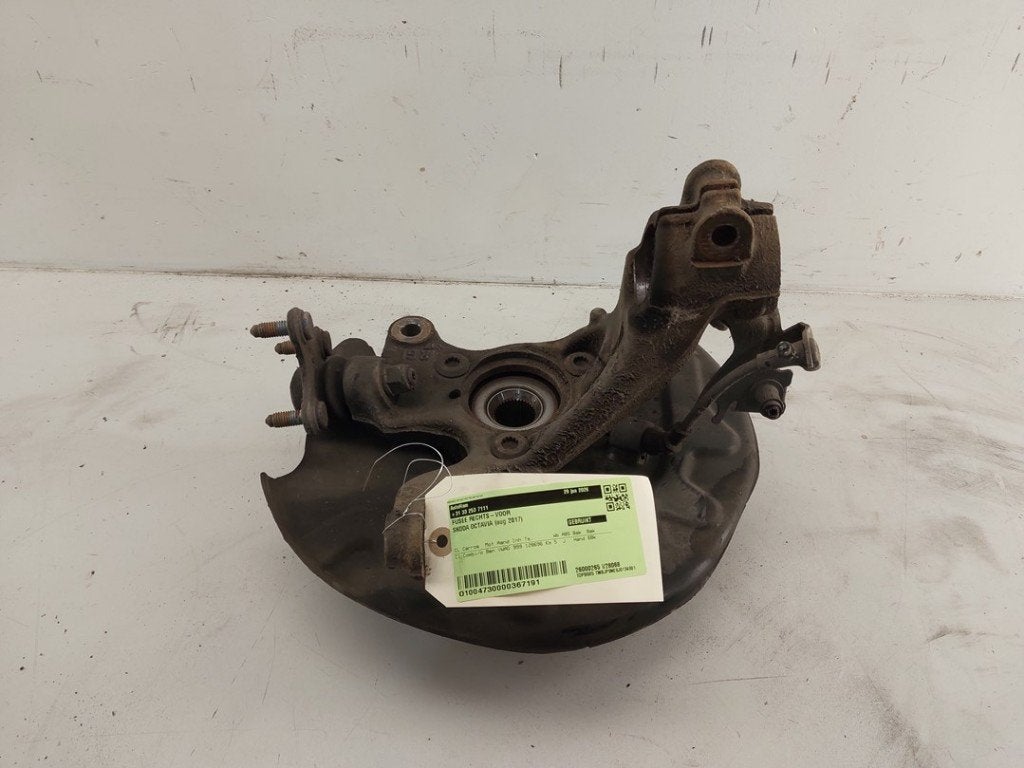 FUSEE RECHTS VOOR Skoda Octavia Combi (5EAC), Gebruikt, Info@skoda-auto.de, Skoda, Max-Planck-Straße  3-5
64331  Weiterstadt, DE