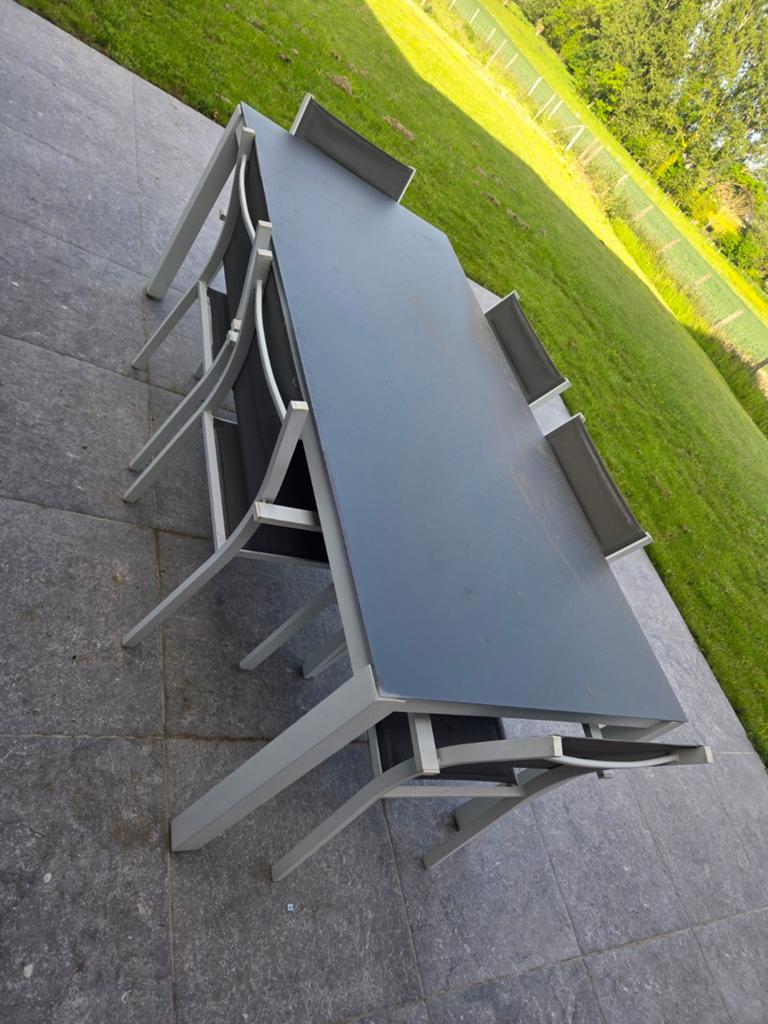 Tuintafel te koop met 6 stoelen. L: 2m, B: 90cm, H: 76cm, Ophalen