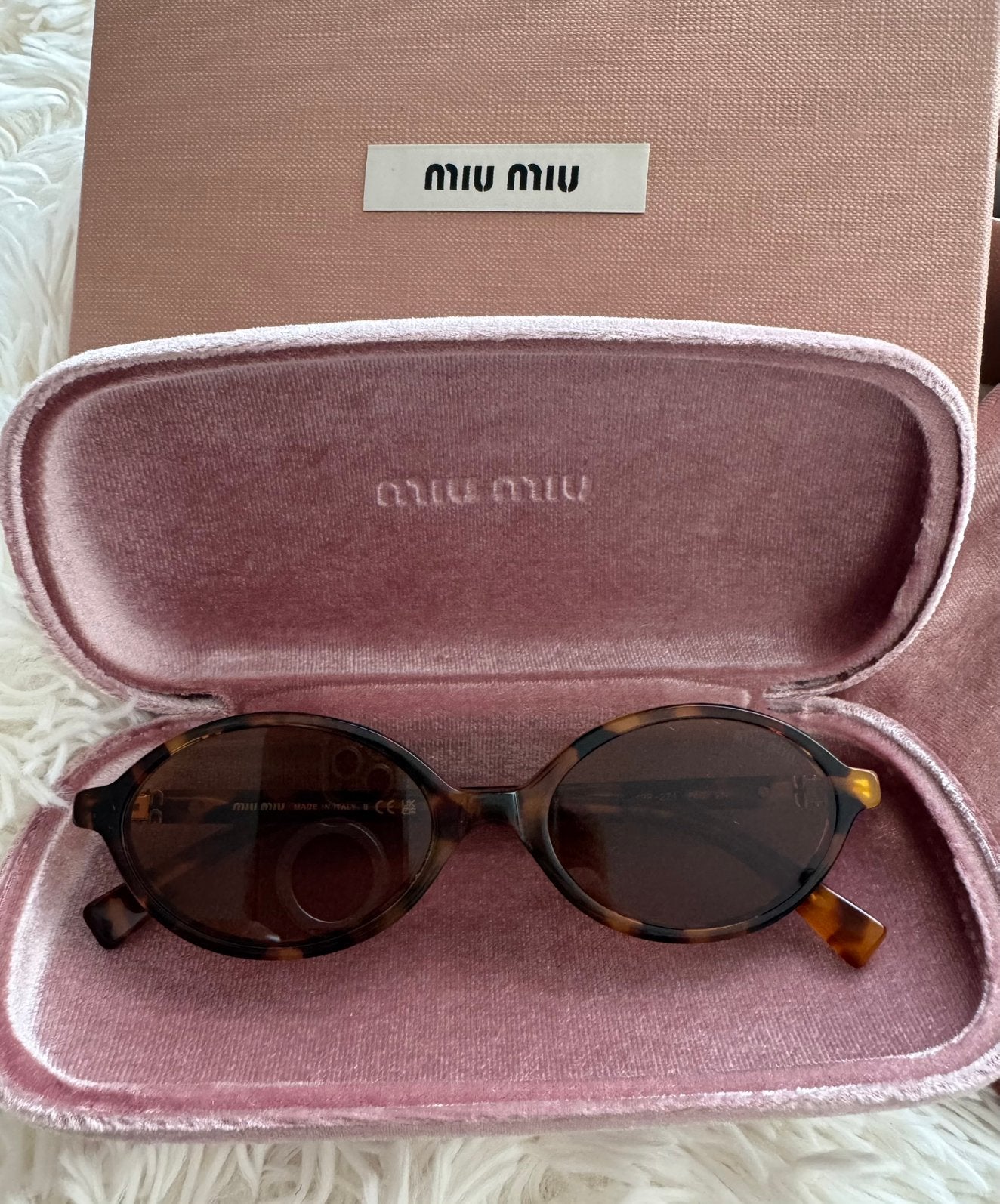 Lunette solaire MIU-MIU, Enlèvement, Neuf
