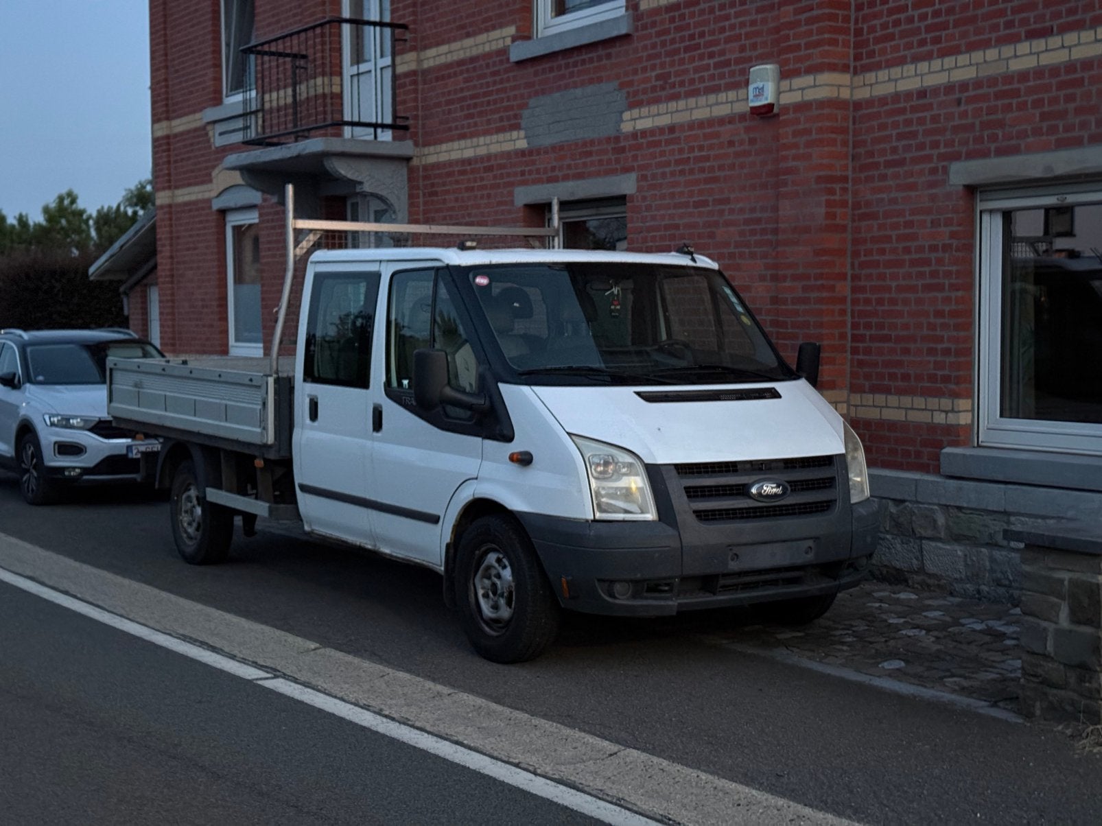Ford transit 2.4Tdci benne 2011, Auto's, Ford, Particulier, Transit, Diesel, 6 deurs, Handgeschakeld, Wit, Grijs, Leder, Achterwielaandrijving