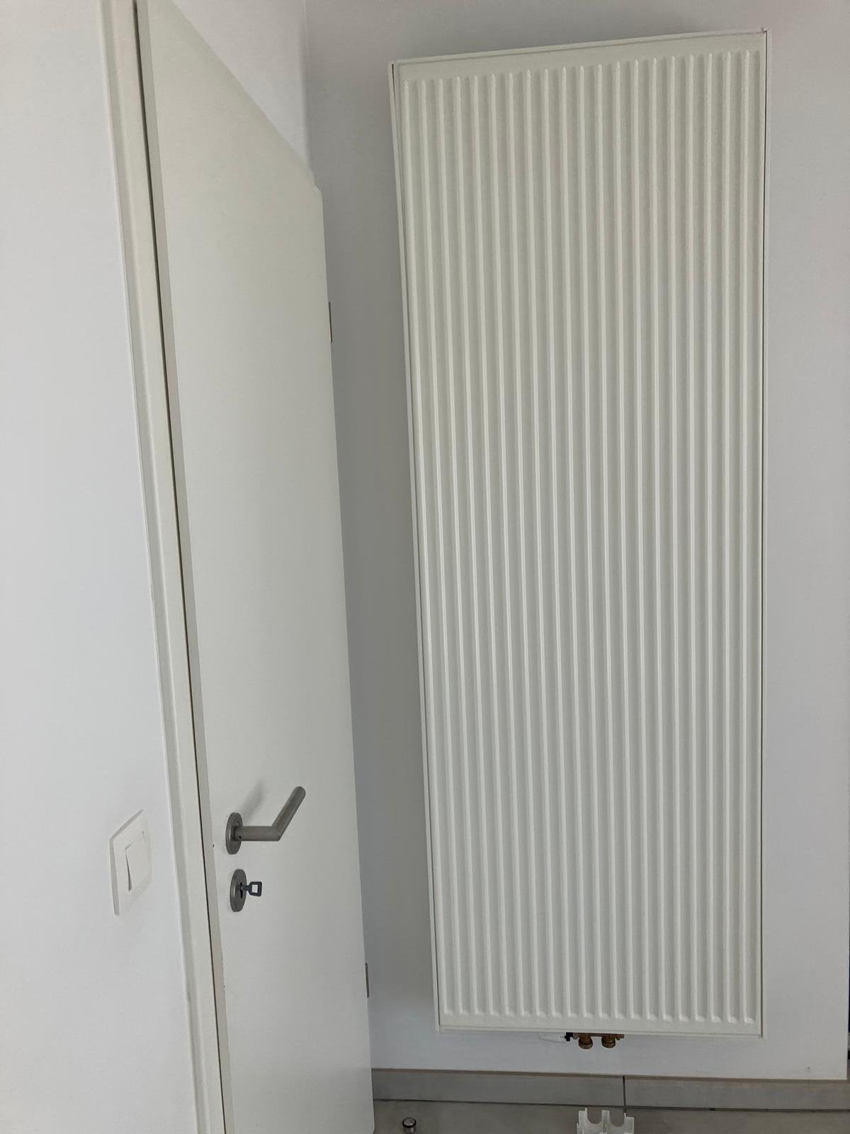Radiateur vertical Vanmarcke, Bricolage & Construction, Chauffage & Radiateurs, Enlèvement, Comme neuf, Radiateur