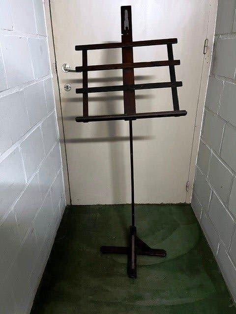 Antieke muziekstandaard, Ophalen