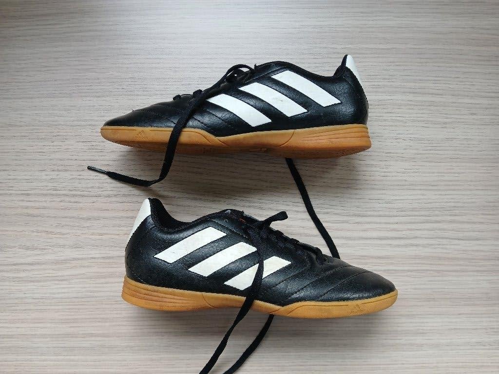 Zaalvoetbalschoenen adidas 35 1/2, Ophalen of Verzenden, Gebruikt, Schoenen