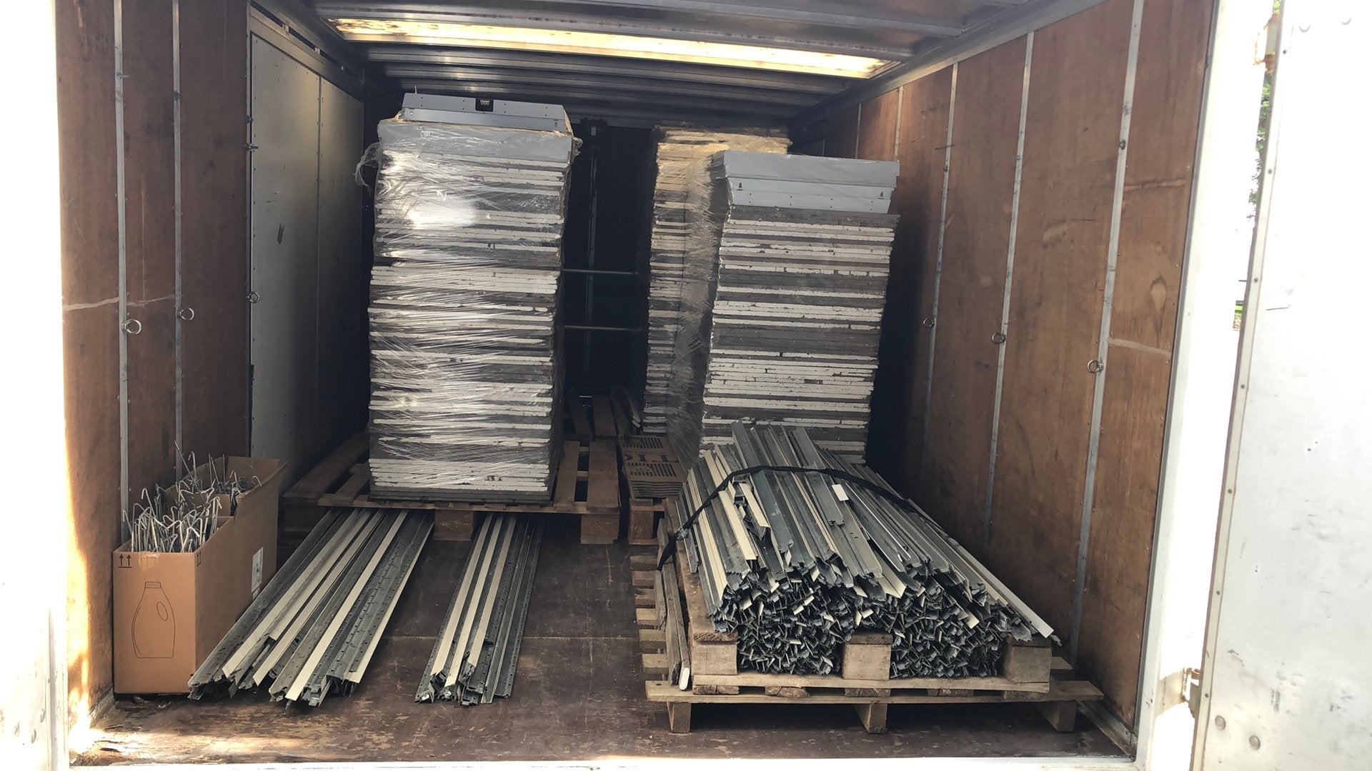 Plafondtegels rockfon met profiel,reeds afgebroken +- 200 m2, Enlèvement