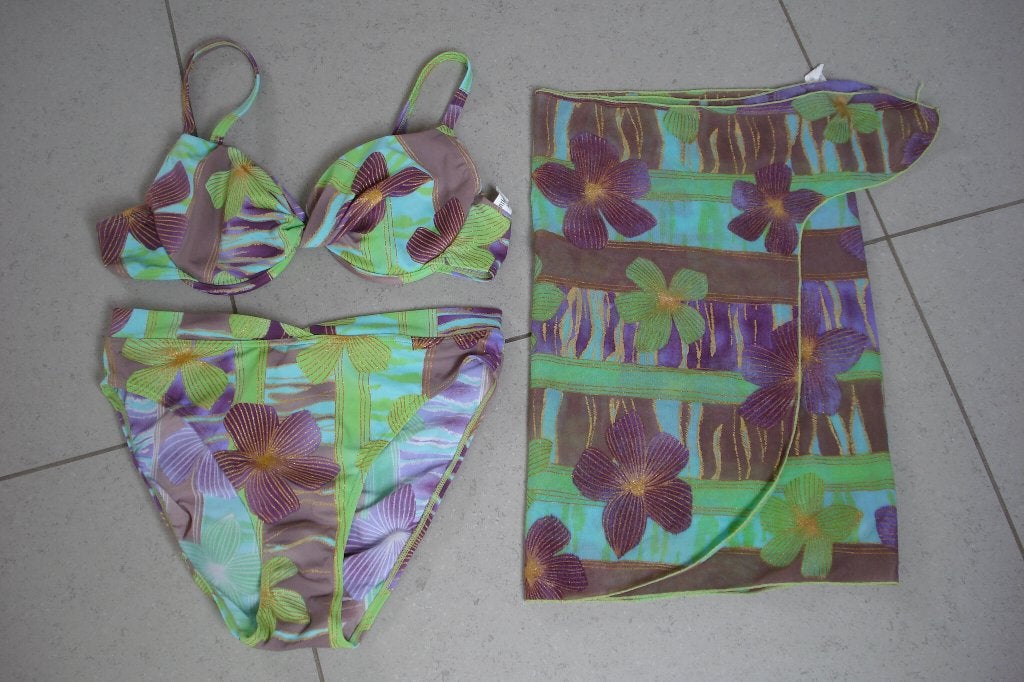 3 delige Lentiggini bikini set, dames. mt 44, Kleding | Dames, Badmode en Zwemkleding, Ophalen of Verzenden, Gedragen, Bikini