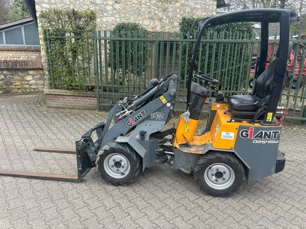 Giant D254SW, Zakelijke goederen, Machines en Bouw | Kranen en Graafmachines, Tobroco, Info@tobroco.nl, Sprendlingenstraat 57
5061 KM  Oisterwijk, NL
