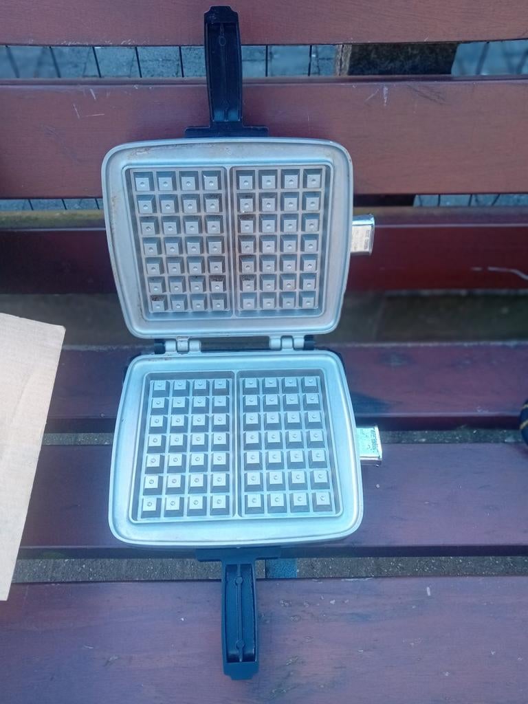 Wafelijzer van het merk Nova, model Multex HM, in zijn goude, Elektronische apparatuur