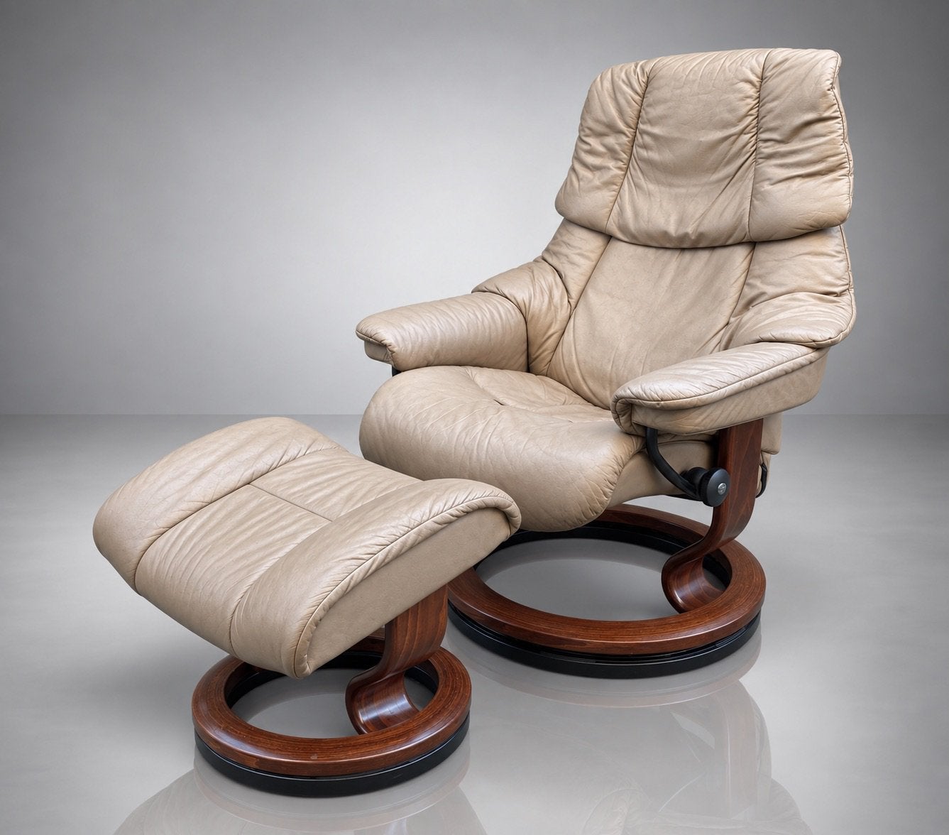 Magnifique fauteuil inclinable et tabouret Stressless, Maison & Meubles, Canapés | Salons, Enlèvement ou Envoi, Banc droit, Scandinavisch