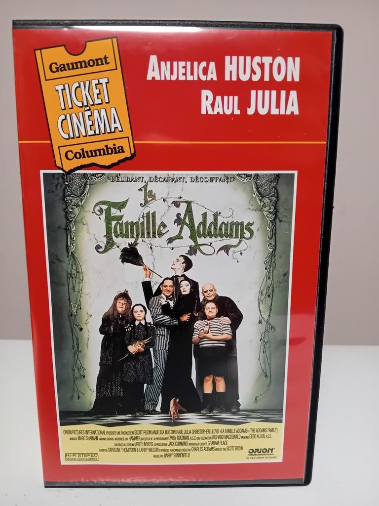 VHS La Famille Addams, Cd's en Dvd's, VHS | Film, Ophalen of Verzenden, Zo goed als nieuw, Overige genres