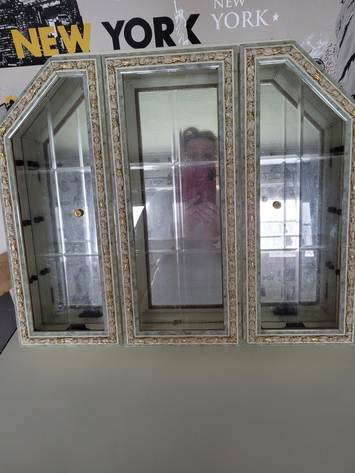 Belle vitrine 54ans dage  en tres bon etas avec les verre, Maison & Meubles, Armoires | Vitrines, Enlèvement