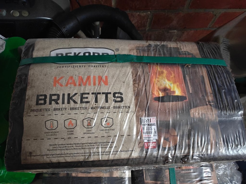 BRIQUETTES DE CHARBON BRUN POUR POÊLE, Jardin & Terrasse, Moins de 3 m³, Enlèvement, Bûches