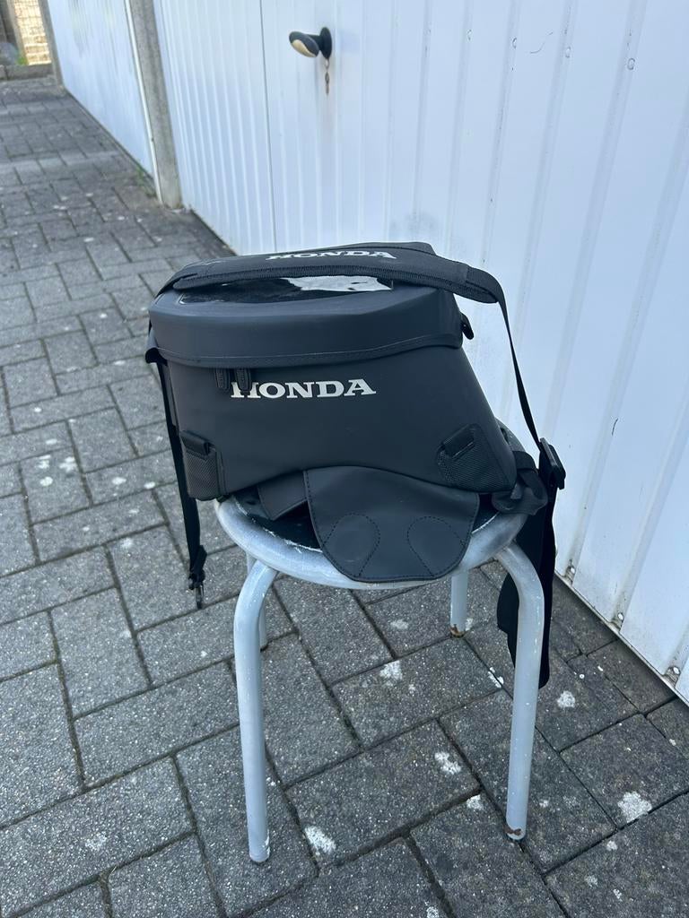 nieuwe origenele magneet tanktas honda nt 1100, Motoren, Ophalen, Nieuw
