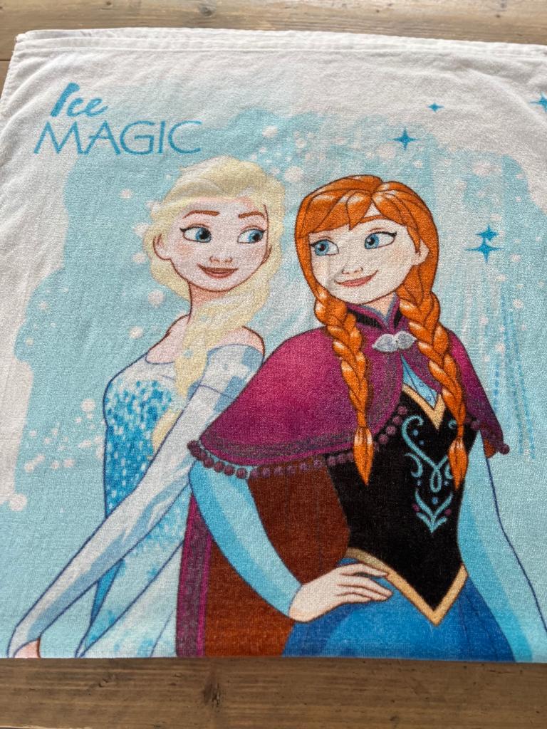 DISNEY grote badhanddoek / strandlaken FROZEN ca 148x77 cm, Gebruikt, Disney Frozen, Meisje, Ophalen of Verzenden