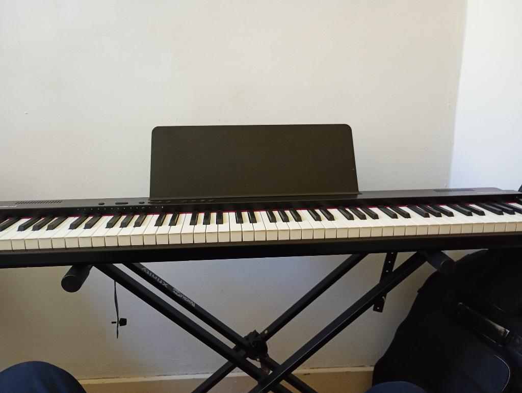 Piano Roland go:piano 88 ,et support métallique ajustable, Muziek en Instrumenten, Piano's, Ophalen of Verzenden, Nieuw, Zwart