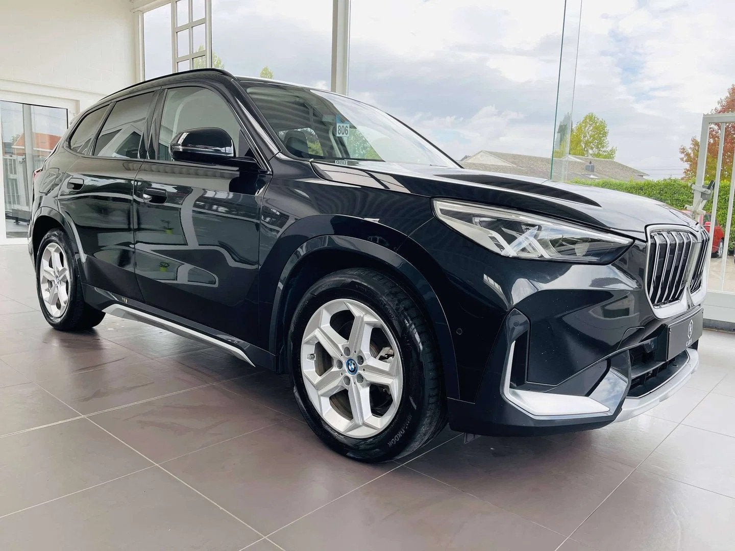 BMW iX1 66.5 kWh xDrive30 * GARANTIE + X-LINE + LED + GPS +, Auto's, Automaat, Gebruikt, Zwart, Zwart
