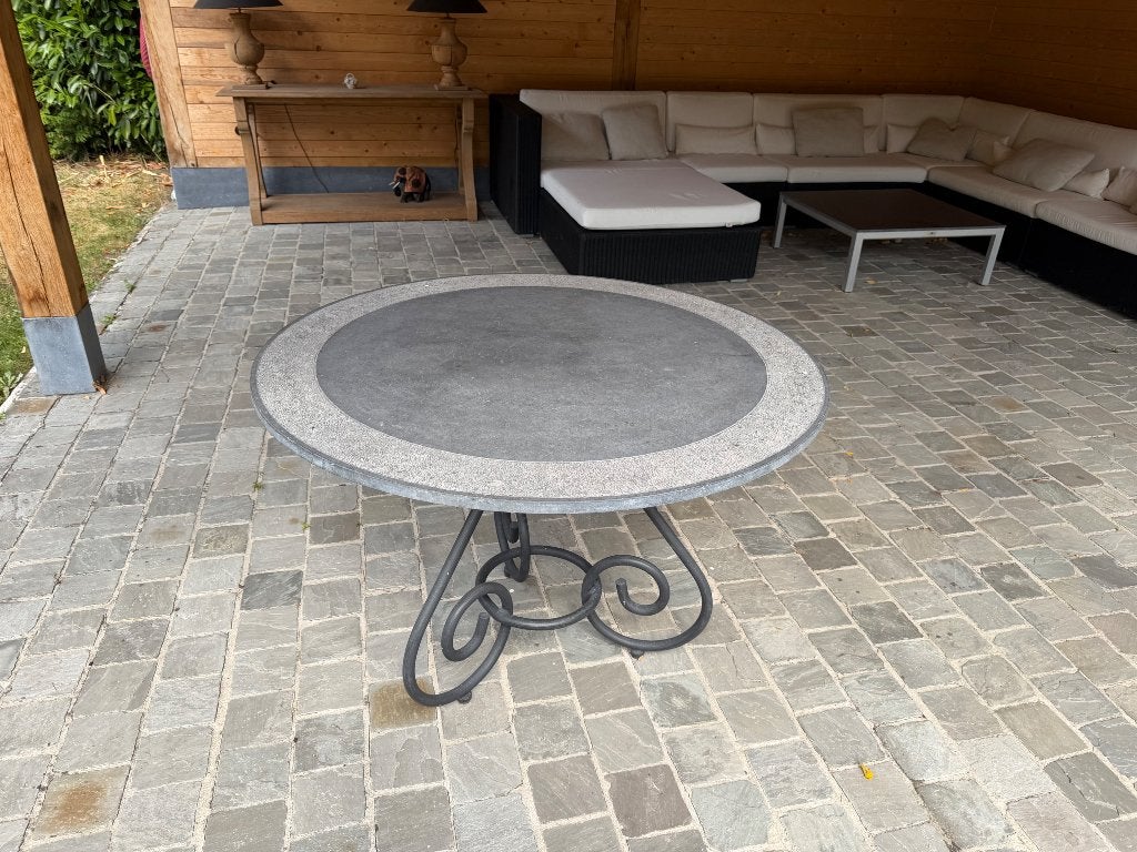 Blauwstenen ronde tafel met smeedijzer voet, Tuin en Terras, Ophalen, Zo goed als nieuw, Rond